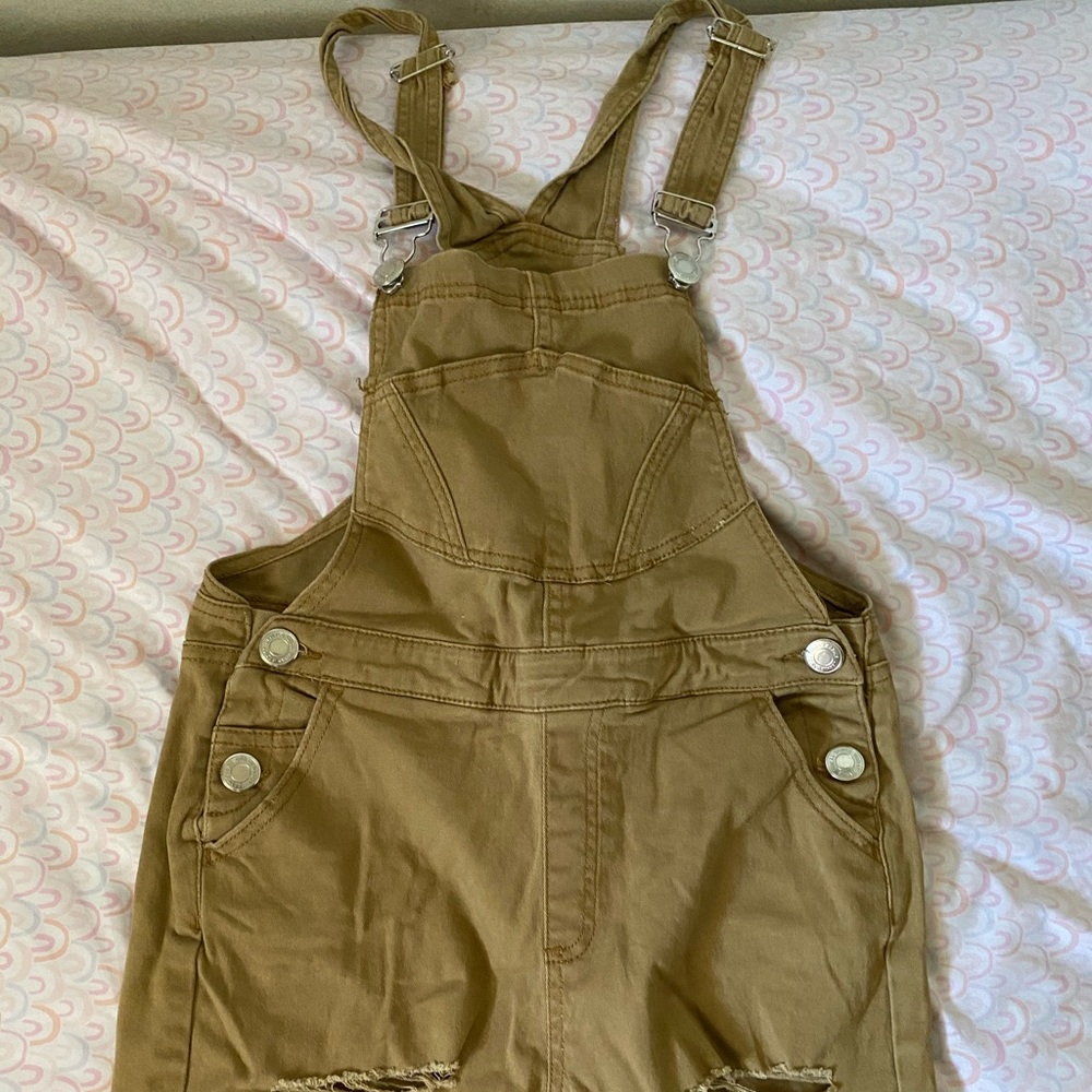 Brown ripped jeans overall.